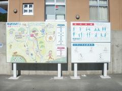 地図とイラストが描かれた[ツール・ド・大阪のせウォーキングコース]の看板の写真